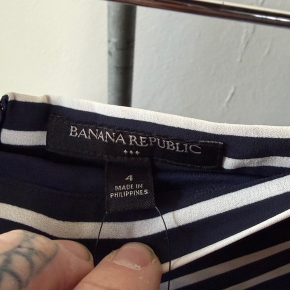 NWT Banana Republic Zip Back Skirt Size 4 - Picture 3 of 5